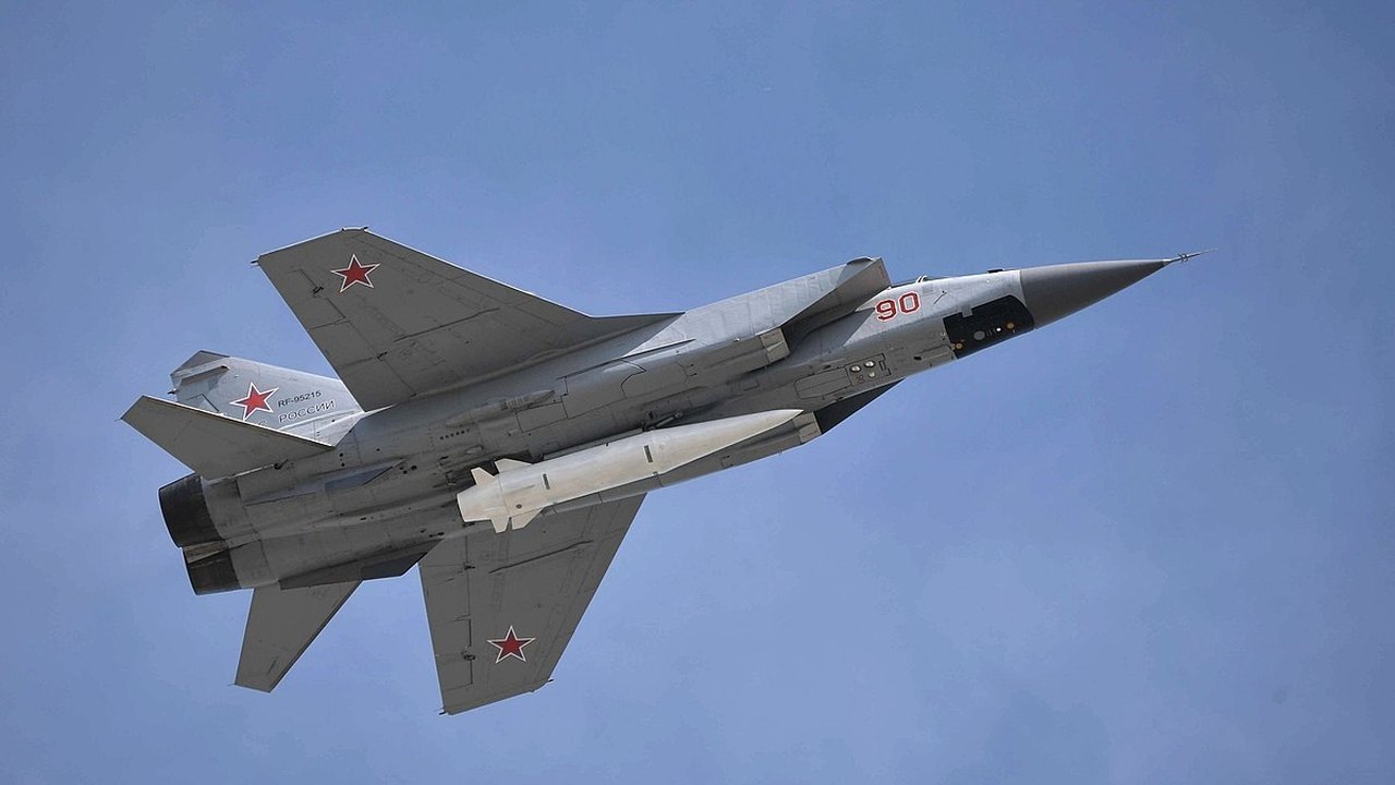 Kim visita fábrica de aviação militar na Rússia e vê teste de caça de 5ª geração 'invisível' a radares