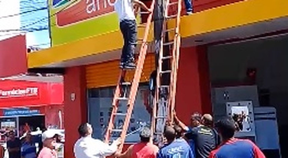ELETROCUTADO NO CENTRO
