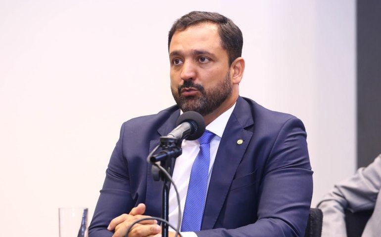 Comissão aprova aumento de idade máxima de veículos utilizados por autoescola