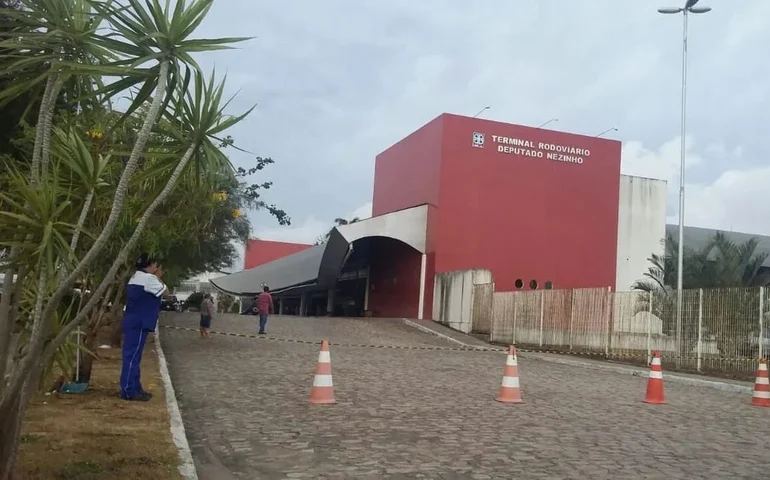 Denúncia leva PM a flagrar maconha em bagagem na rodoviária de Arapiraca