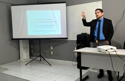 Delegado da Polícia Civil ministra curso de Cadeia de Custódia para policiais penais