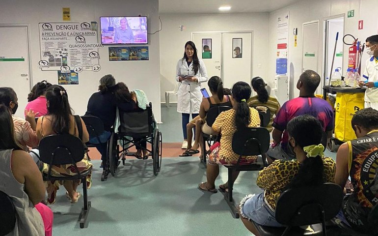 UPA Chã da Jaqueira realiza ação de conscientização contra a dengue para pacientes e acompanhantes