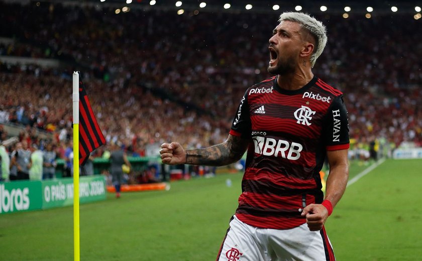 Flamengo derrota São Paulo no Maracanã e chega à final