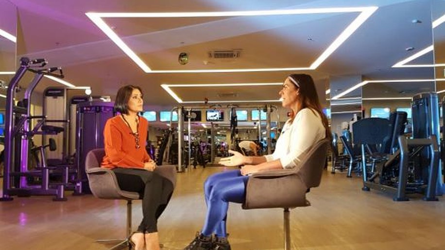 Atleta Rebeca Gusmão é a entrevistada do progrma "Conversa com Roseann Kennedy)