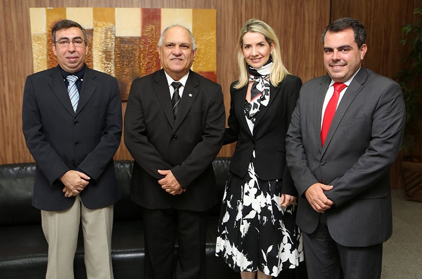 Otávio Praxedes reúne-se com a presidente do TCE, Rosa Albuquerque