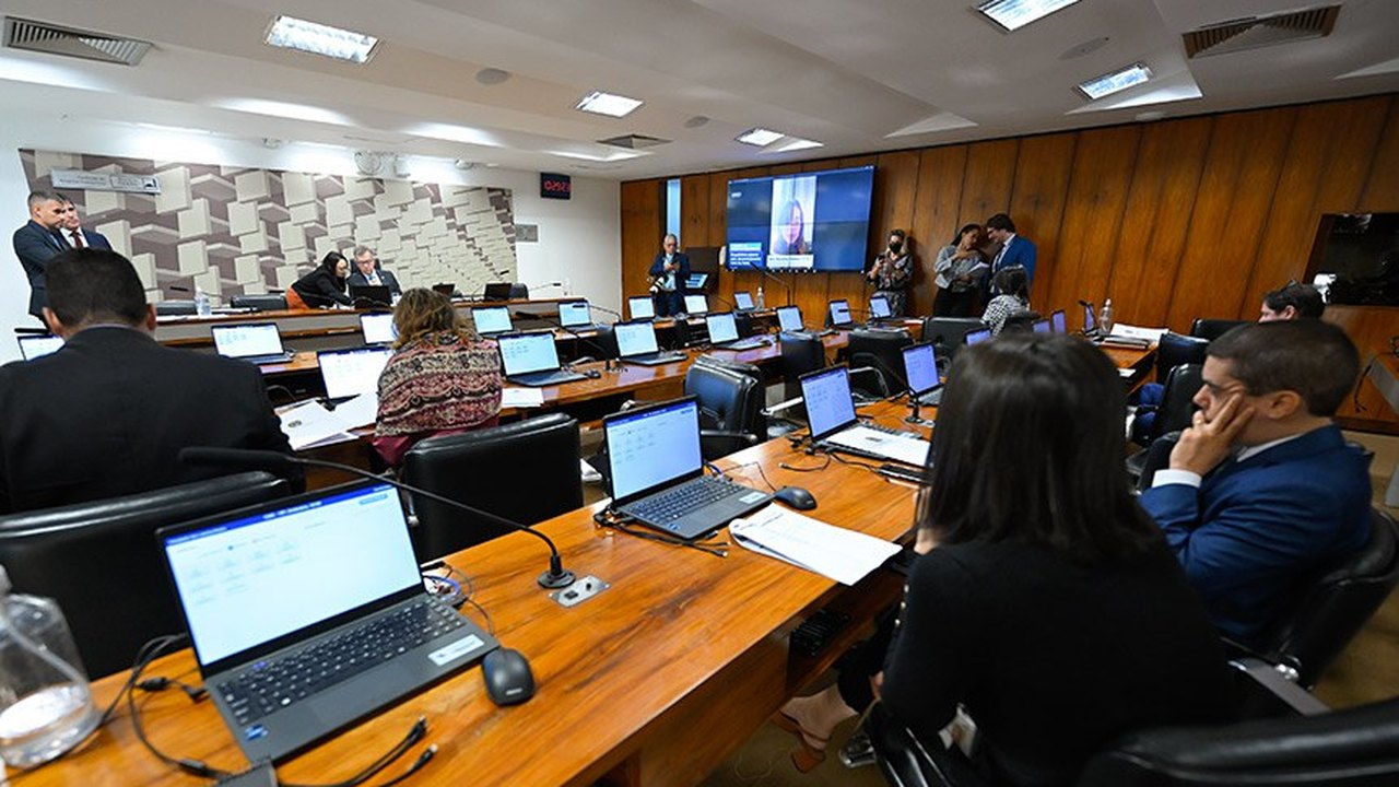 Projeto que obriga CVM a apresentar relatório ao Senado segue para a Câmara