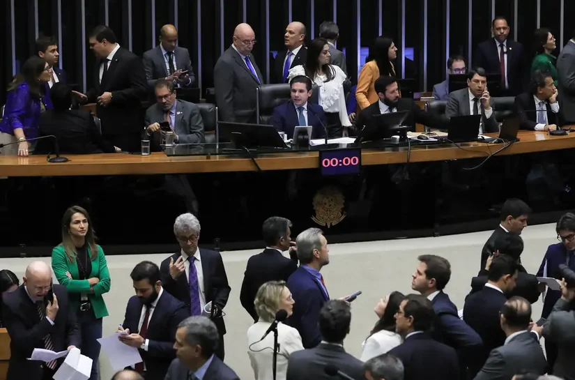 Câmara derruba voto secreto em PEC da Blindagem por falta de quórum