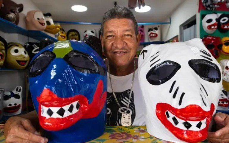 'La ursa', máscara símbolo do Carnaval de Olinda e destaque em 'O Agente Secreto', ganha exposição no Catete