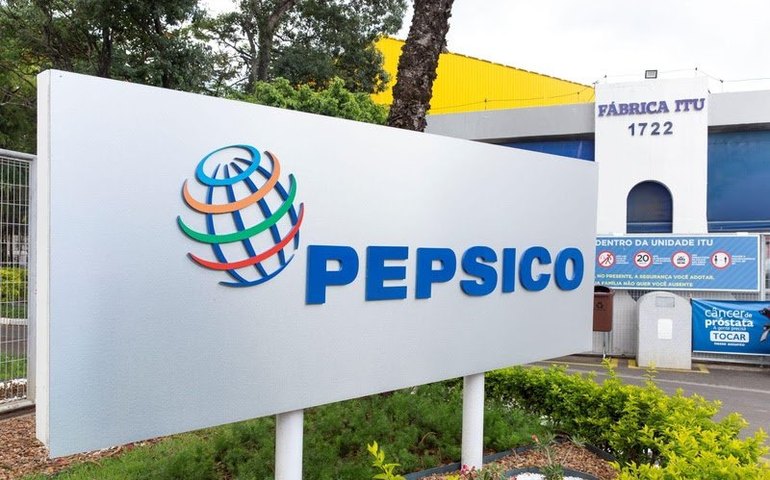 PepsiCo supera previsão de lucro, mas decepciona em receita; no pré-mercado, ação cai 1%