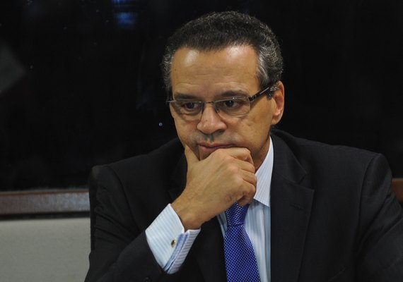 Polícia Federal prende ex-ministro Henrique Eduardo Alves