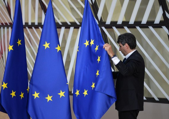 Pressão e sanções contra indesejáveis: analista conta como UE tornou eleições uma arma geopolítica