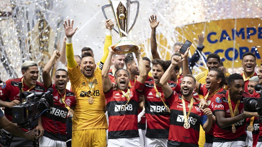 Flamengo bate Palmeiras nos pênaltis e leva Supercopa do Brasil