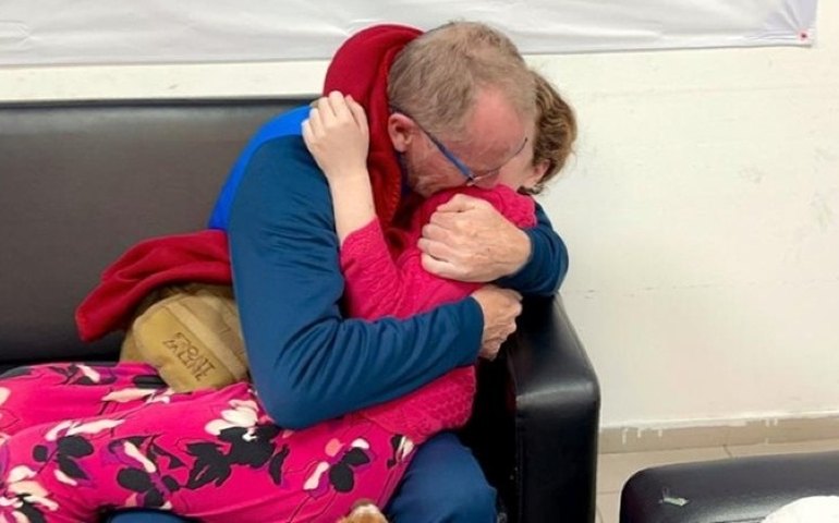 Pai de menina de nove anos que está entre os reféns liberados no sábado diz: 'Lembramos todos que ainda não voltaram para casa'