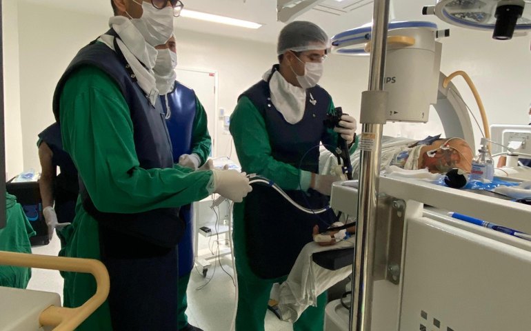Hospital Metropolitano de AL usa técnica inédita na Rede Pública de Saúde para tratar paciente com pancreatite