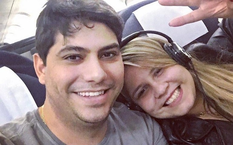 Marília Mendonça mostra foto romântica com o noivo