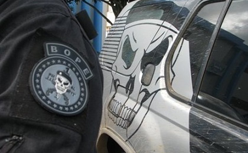 Maceió: Dois jovens são detidos com drogas em automóvel