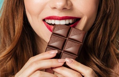 Dia do Chocolate: Parque Shopping Maceió presenteia clientes com caixas de chocolate