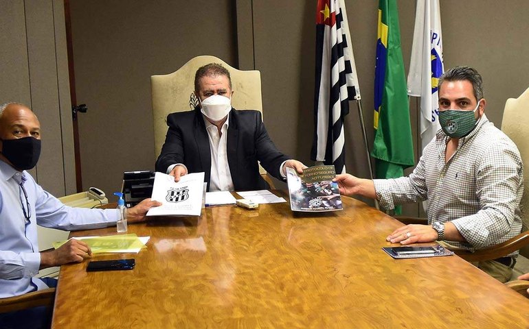 Presidentes de Guarani e Ponte Preta discutem com prefeitura volta aos treinos