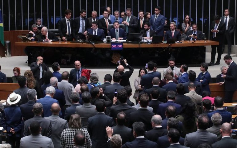 Motta cria ambiente imprevisível com pautas de grande repercussão e pouca articulação, avaliam líderes