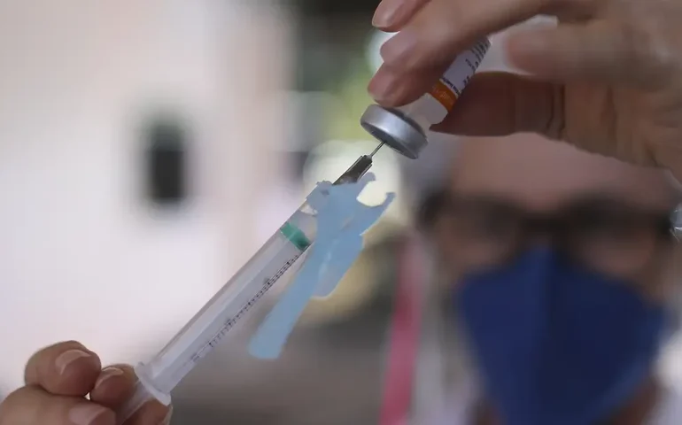 Alagoas recebe mais de 40 mil doses da vacina contra a covid-19