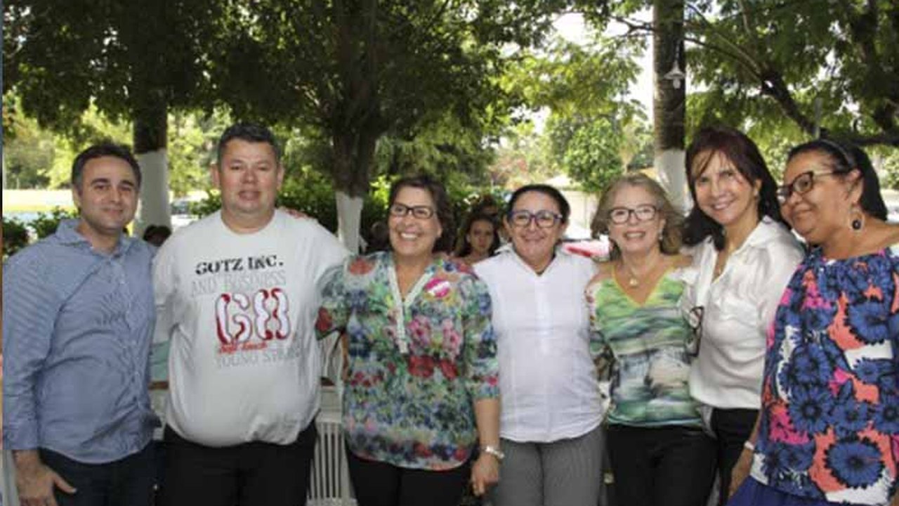 Arapiraca: Prefeita Célia Rocha comemora Dia do Professor junto com profissionais