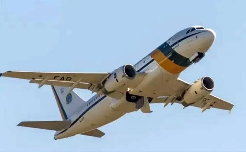 Avião com Lula decola do México rumo a Brasília, após troca de aeronave
