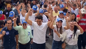 JHC em caminhada pelas ruas de Batalha / Foto: reprodução/redes sociais
