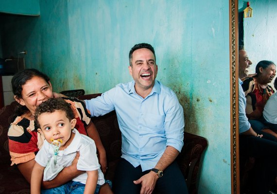Governador visita família beneficiária do Programa Cria em Feira Grande