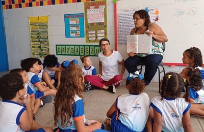 Professora da rede municipal transforma dor em arte e encanta crianças com literatura infantil