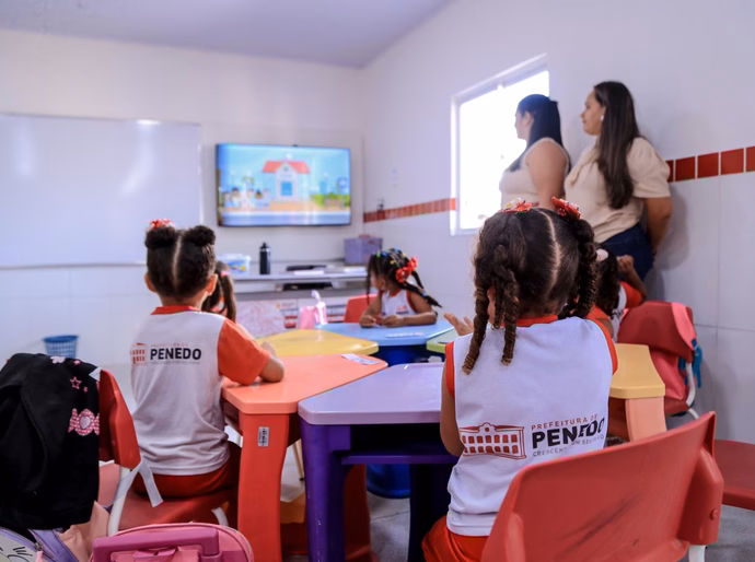 Prefeitura de Penedo reconstrói escola do Matadouro e amplia obras concluídas no bairro esquecido no passado