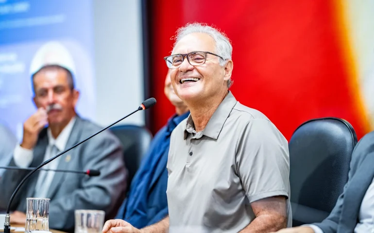 Calheiros esteve na AMA, deixou seu recado para prefeitas/prefeitos e avisou aos opositores sobre 2026