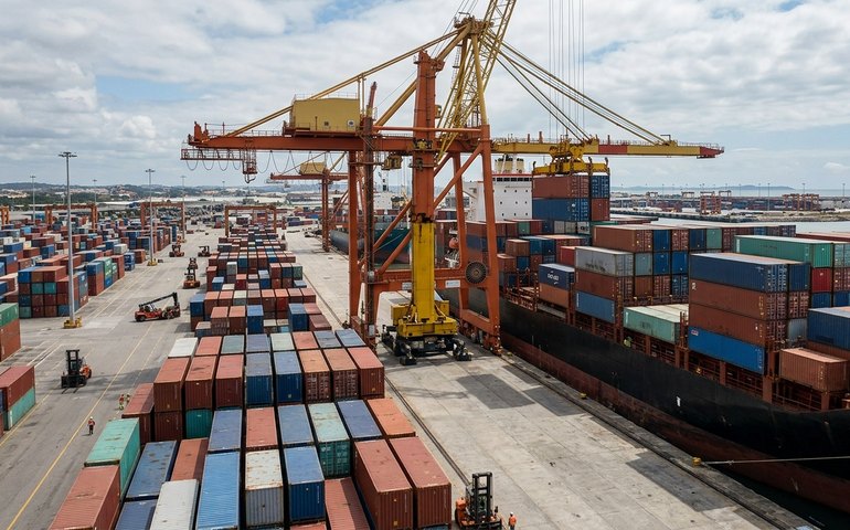 Superávit da balança comercial em abril já supera saldos de janeiro, fevereiro e março