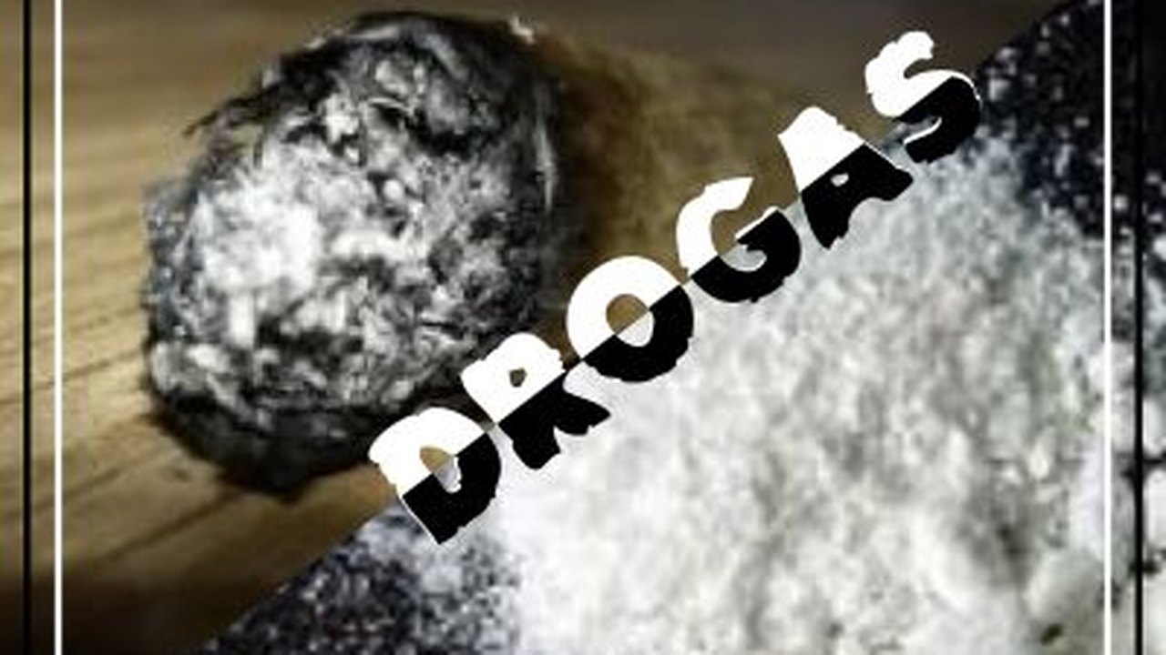 PM detém acusados de tráfico e apreende pedras de crack em mochila escolar