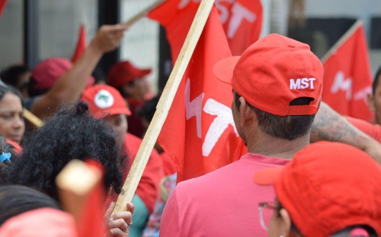 Famílias ocupam prédio do governo federal em MS e cobram reforma agrária e apoio aos acampados