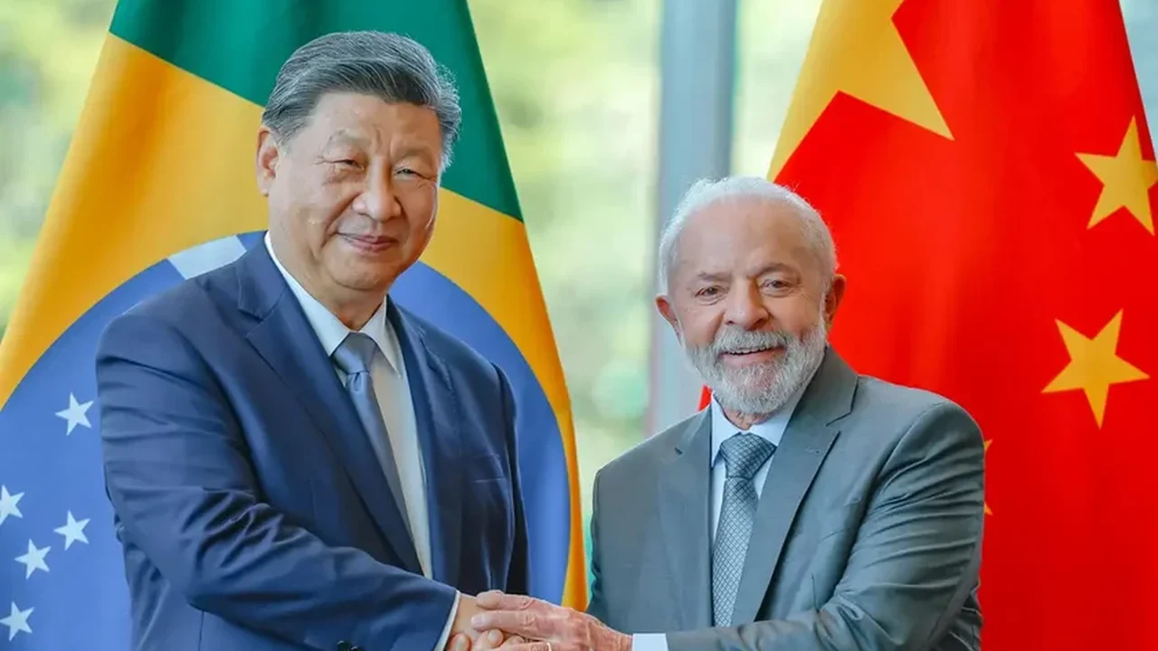 Em telefonema, Lula e Xi discutem 'parceria estratégica bilateral' entre o Brasil e a China