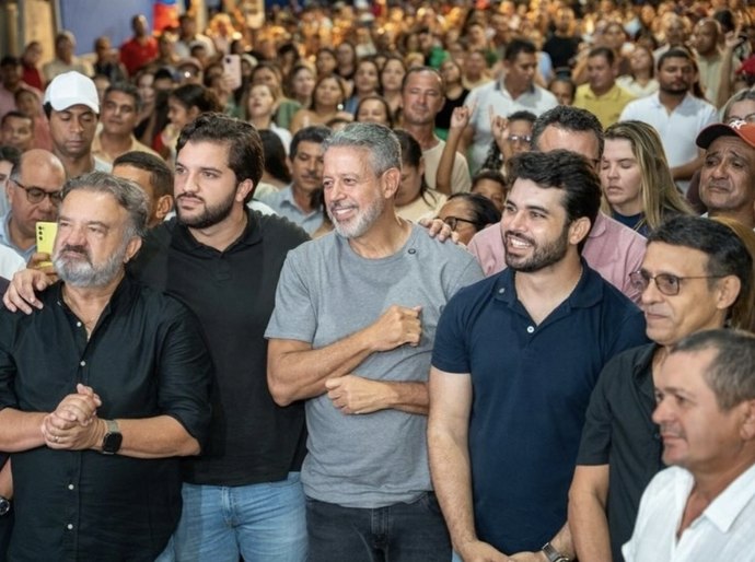 Ruas asfaltadas, acesso a povoados e arena multiuso: obras de Arthur Lira transformam e levam desenvolvimento a Traipu
