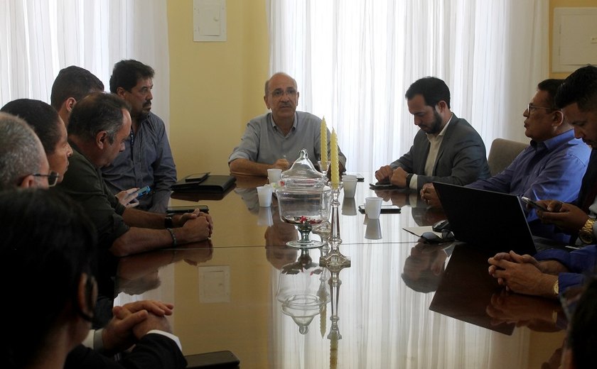 Penedo apresenta proposta de PDV para servidores do SAAE