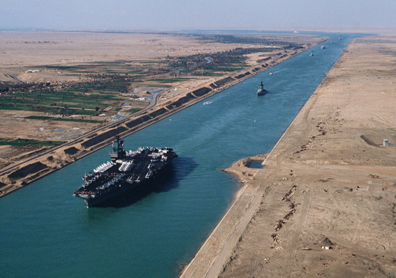 Receita do Canal de Suez bate recorde em abril, com US$ 629 milhões