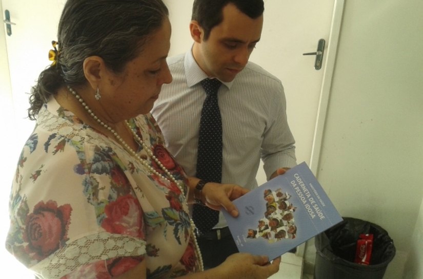 Sesau realiza capacitação sobre nova edição da Caderneta do Idoso