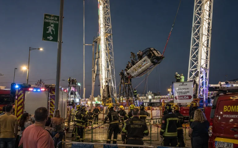 Cabo se rompe em parque de diversões na Espanha e fere quatro crianças