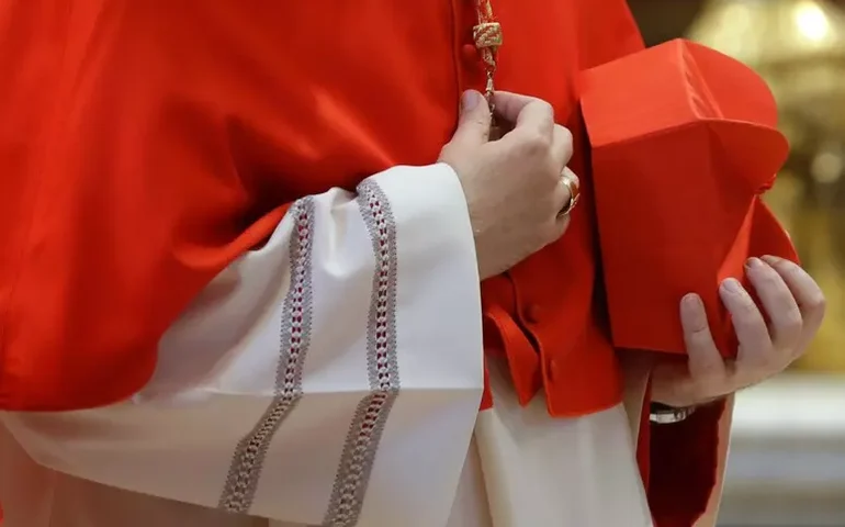 Vaticano divulga horário, língua e vestimenta de conclave