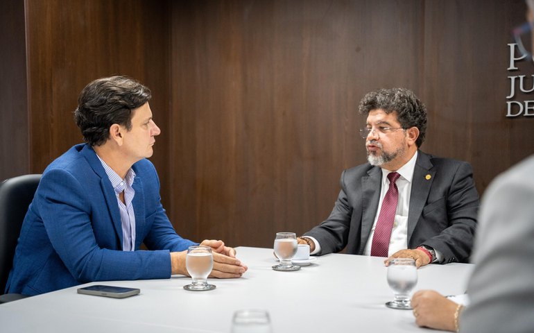 Presidente da AMA discute importância do Moradia Legal e Rural Legal em visita ao Tribunal de Justiça Municípios