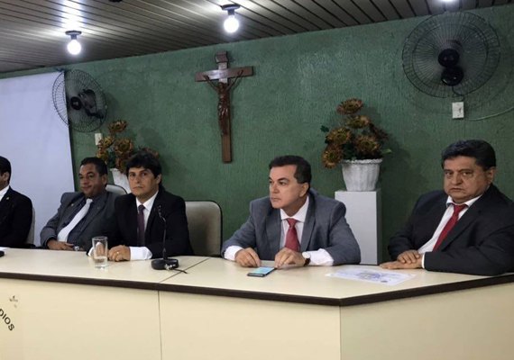Prefeito Júlio Cezar e &#8216;Rainha&#8217; Marta recebem títulos de cidadãos honorários da Câmara de Palmeira