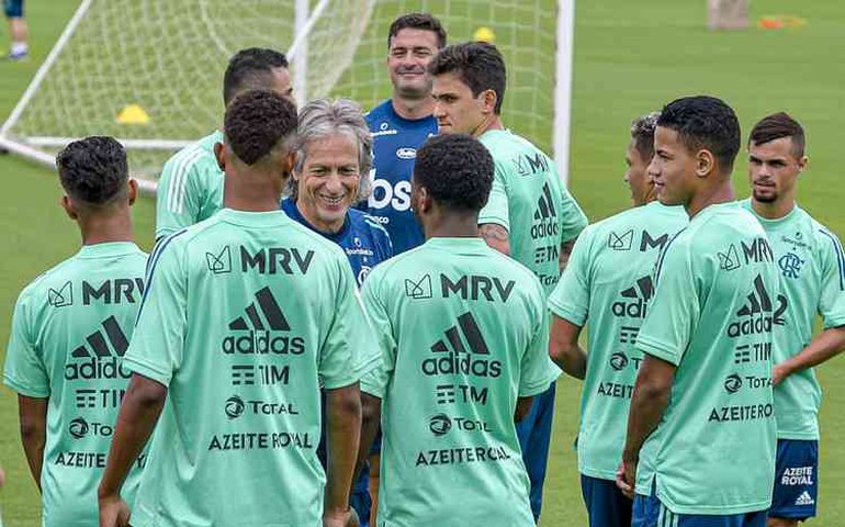 Elenco do Flamengo faz exames e recebe protocolo para volta aos treinos