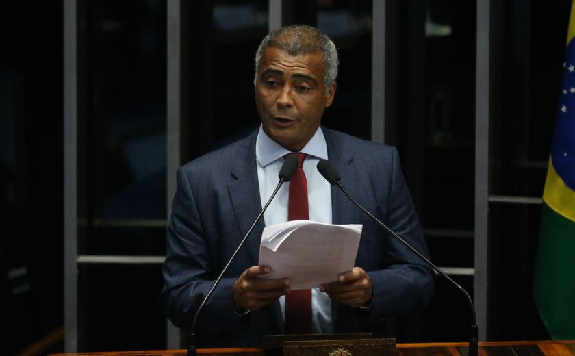 Romário é internado com infecção intestinal