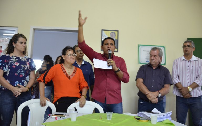 Prefeitura de Palmeira assina contratos para a compra de produtos da agricultura familiar
