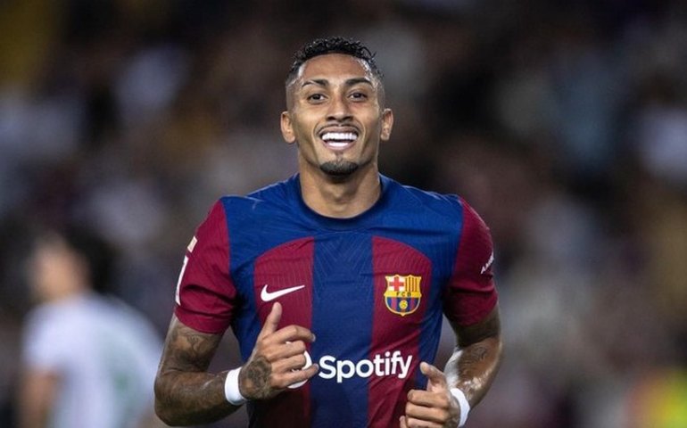 Em má fase no Barcelona, Raphinha é alvo do Tottenham, diz jornal