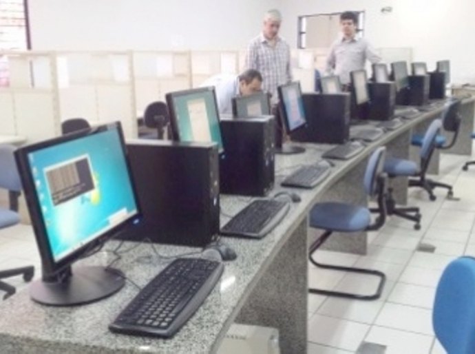 JFAL doa e instala 20 computadores ociosos à Faculdade de Direito da Ufal