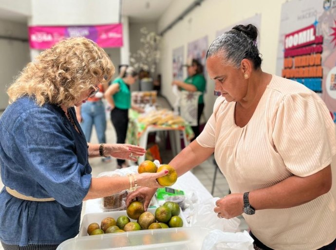 Saúde celebra Dia Mundial da Alimentação com feira orgânica