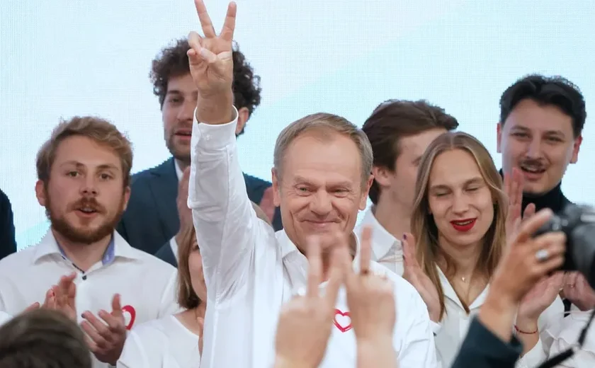 Oposição comemora vitória nas eleições da Polônia após boca de urna apontar derrota de governo de extrema direita